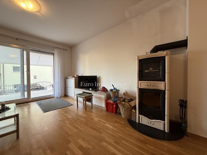 Promajna – Trisobno stanovanje v vili blizu morja