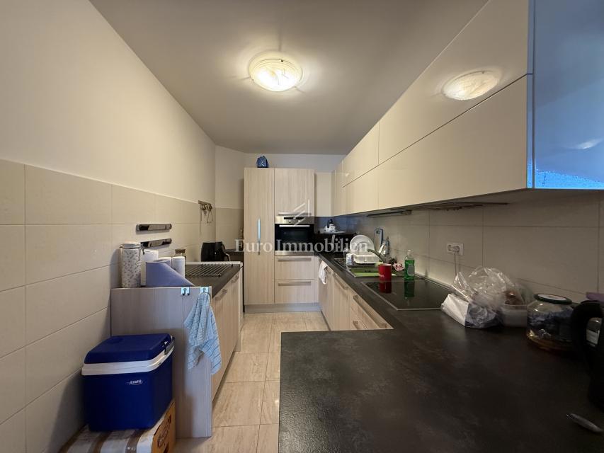 Promajna – Trisobno stanovanje v vili blizu morja