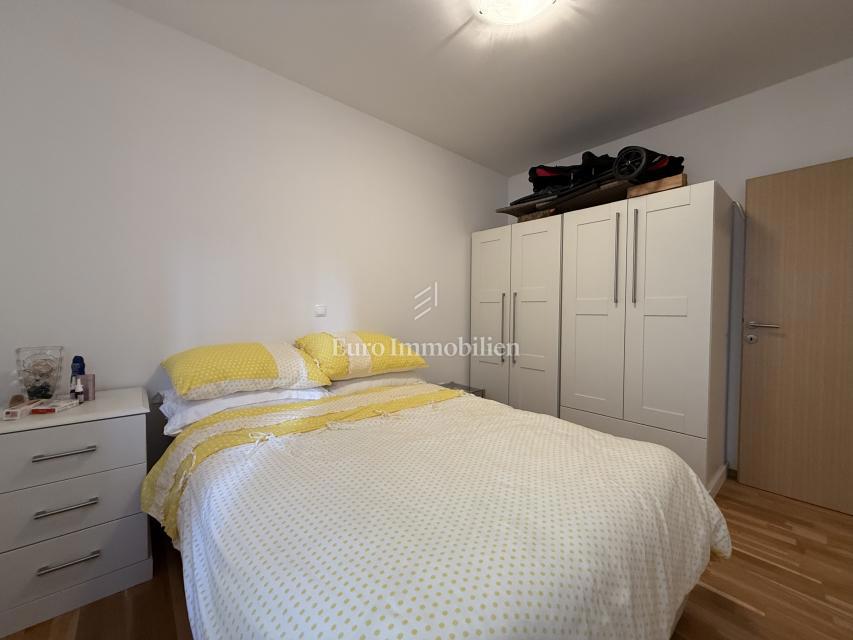 Promajna – Trisobno stanovanje v vili blizu morja