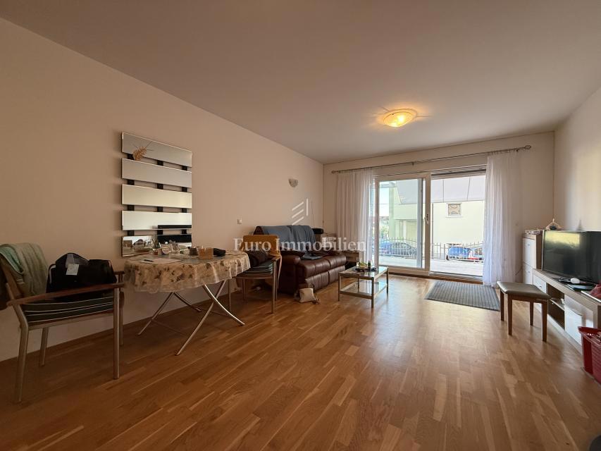 Promajna – Trisobno stanovanje v vili blizu morja