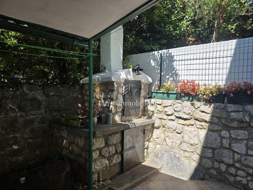 Stanovanje s teraso in vrtom, 130 m od morja