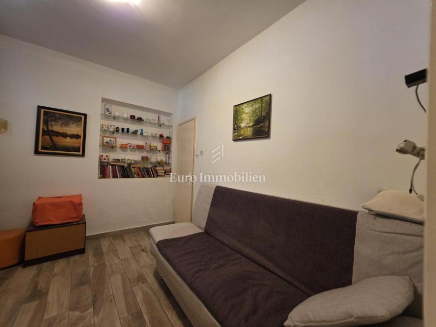 Stanovanje s teraso in vrtom, 130 m od morja