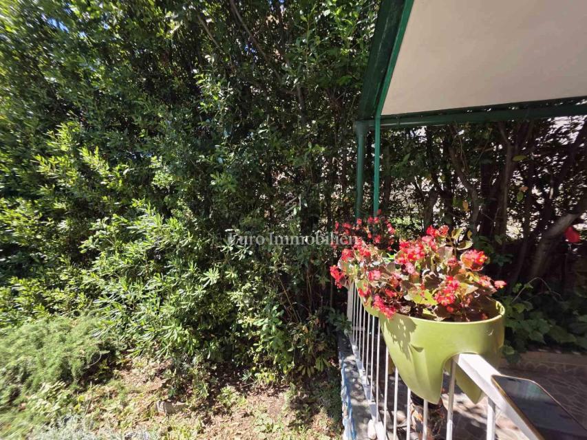 Stanovanje s teraso in vrtom, 130 m od morja