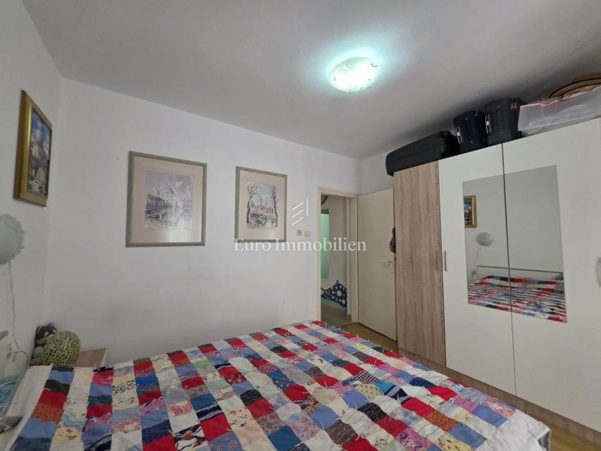 Stanovanje s teraso in vrtom, 130 m od morja