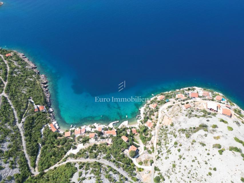 Gradbena parcela s pogledom na morje, blizu plaže