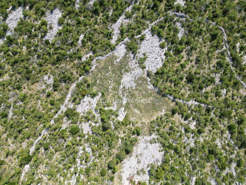 Gradbena parcela s pogledom na morje, blizu plaže