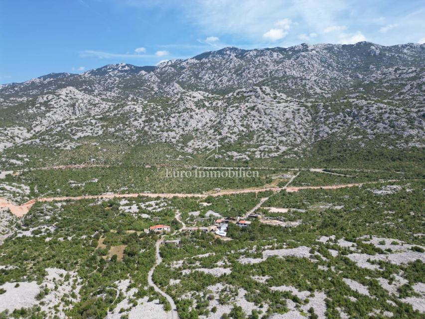 Gradbena parcela s pogledom na morje, blizu plaže