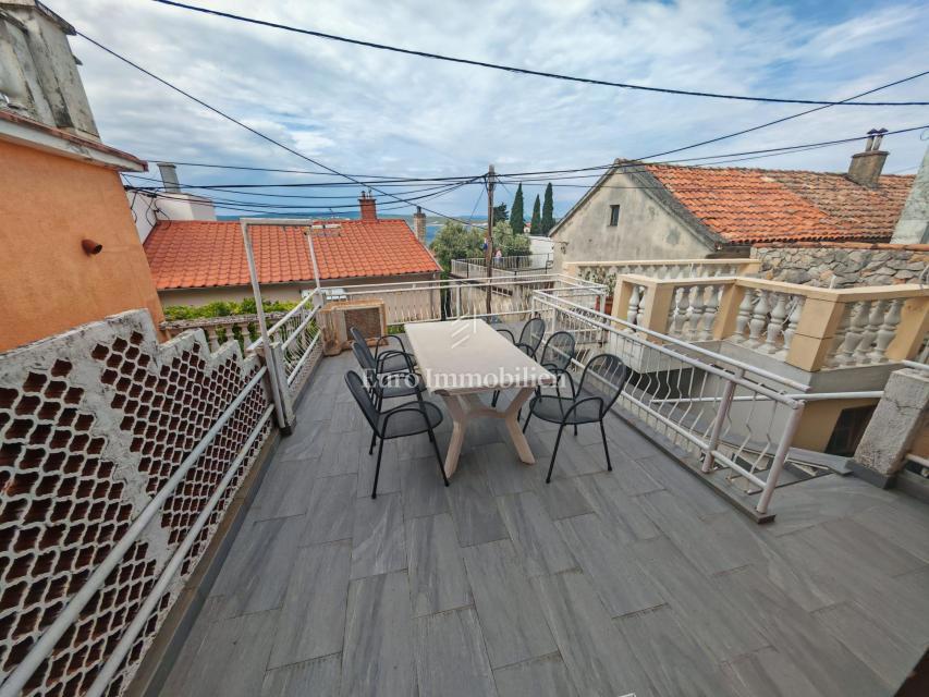 Vrstna Hiša s Panoramskim Pogledom – 150 m od Morja