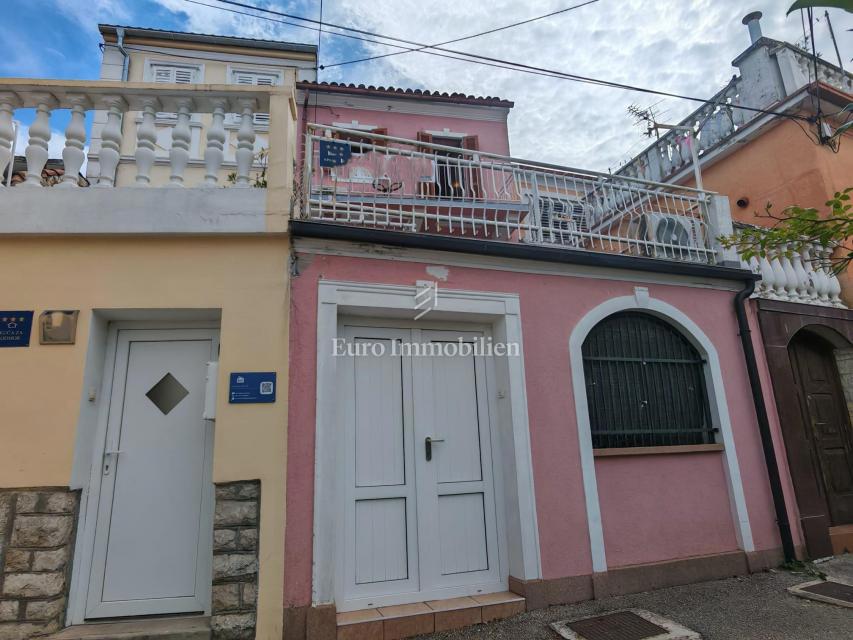 Vrstna Hiša s Panoramskim Pogledom – 150 m od Morja