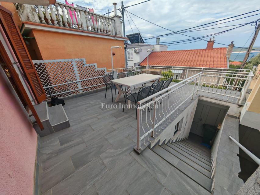 Vrstna Hiša s Panoramskim Pogledom – 150 m od Morja