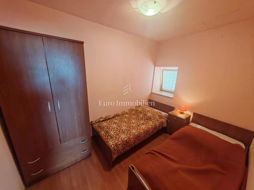 Vrstna Hiša s Panoramskim Pogledom – 150 m od Morja