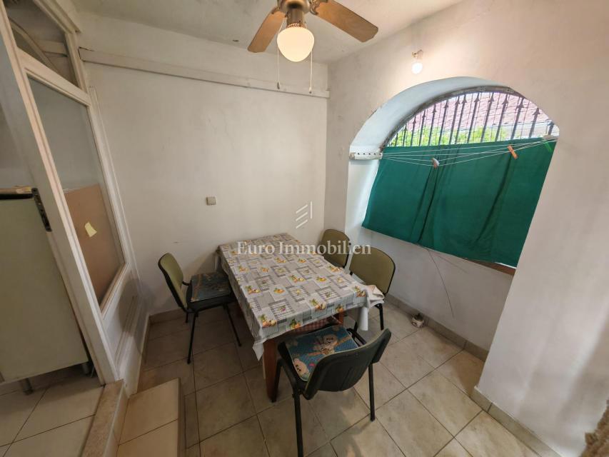 Vrstna Hiša s Panoramskim Pogledom – 150 m od Morja