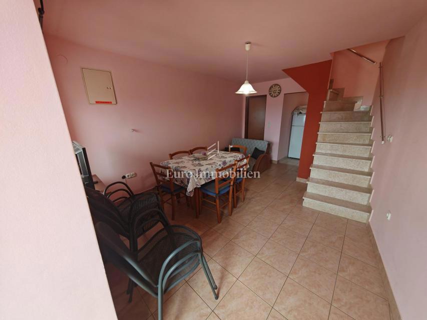 Vrstna Hiša s Panoramskim Pogledom – 150 m od Morja