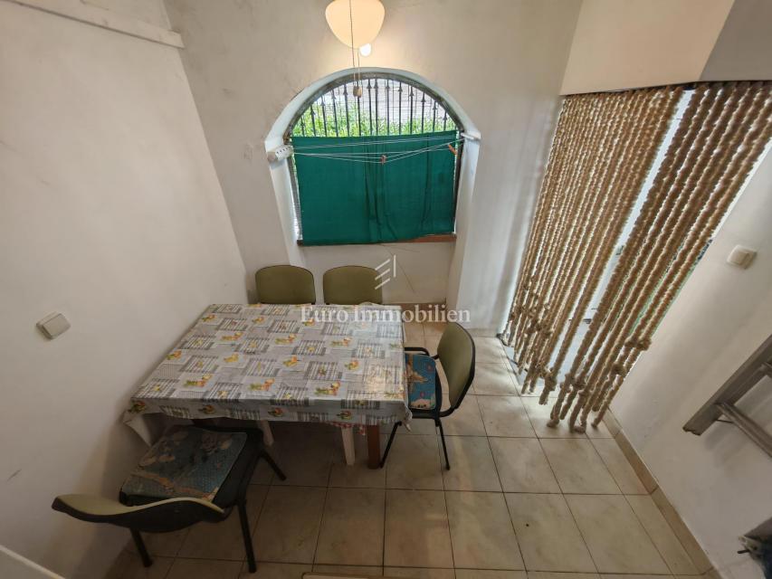 Vrstna Hiša s Panoramskim Pogledom – 150 m od Morja