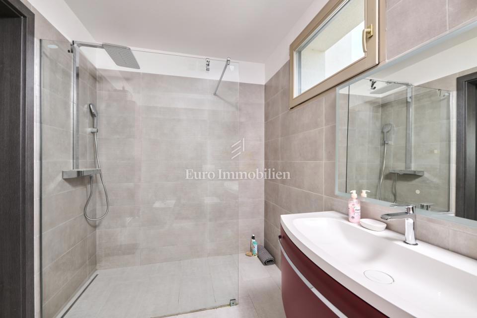 Umag, Samostojna hiša z bazenom