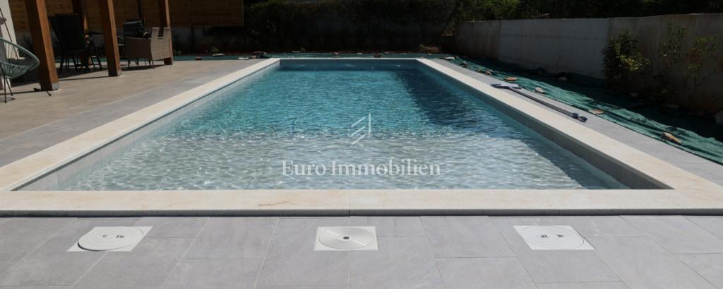 Umag, Samostojna hiša z bazenom