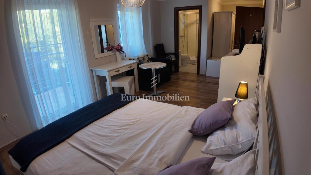 Stanovanje z Velikim Balkonom in Pogledom na Morje