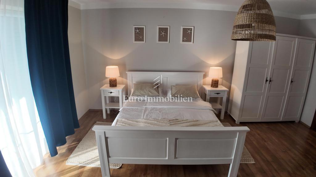 Stanovanje z Velikim Balkonom in Pogledom na Morje