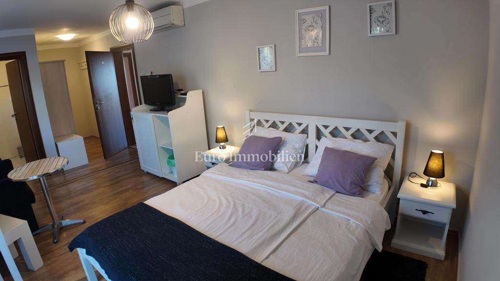 Stanovanje z Velikim Balkonom in Pogledom na Morje