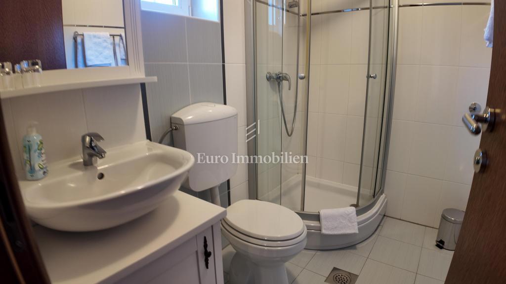 Stanovanje z Velikim Balkonom in Pogledom na Morje