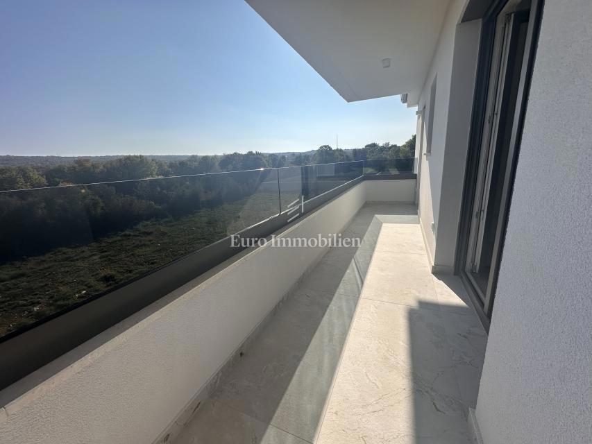 Malinska - kvalitetna nova hiša z bazenom