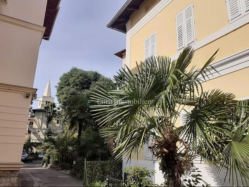 Lovran – stanovanje v zgodovinski vili, 50 m od morja