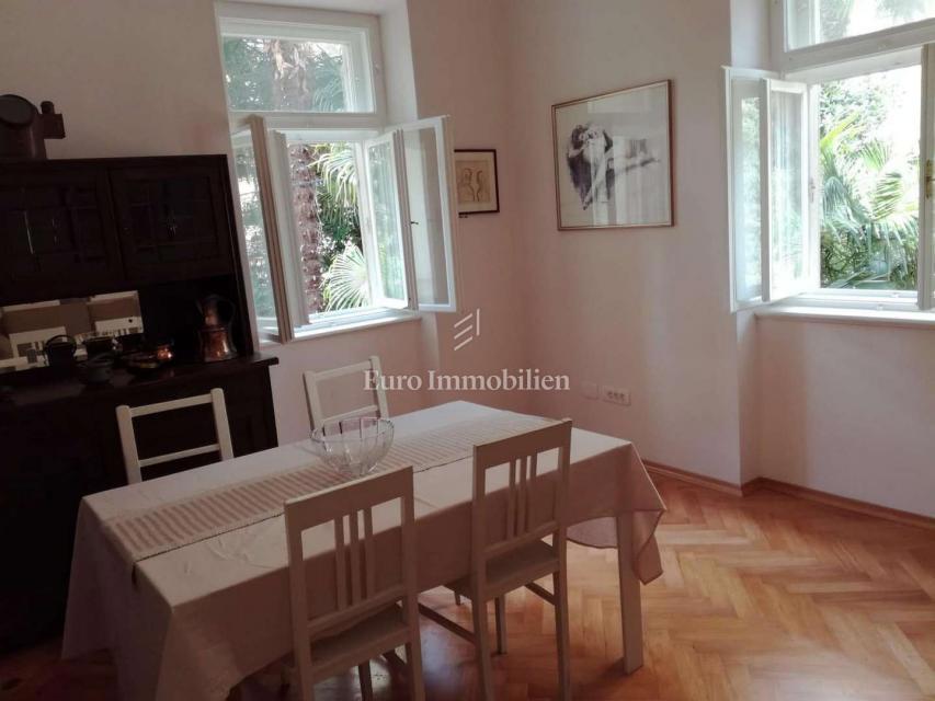 Lovran – stanovanje v zgodovinski vili, 50 m od morja