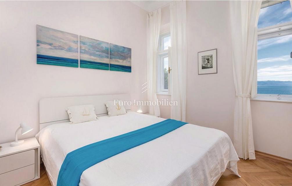 Lovran – stanovanje v zgodovinski vili, 50 m od morja