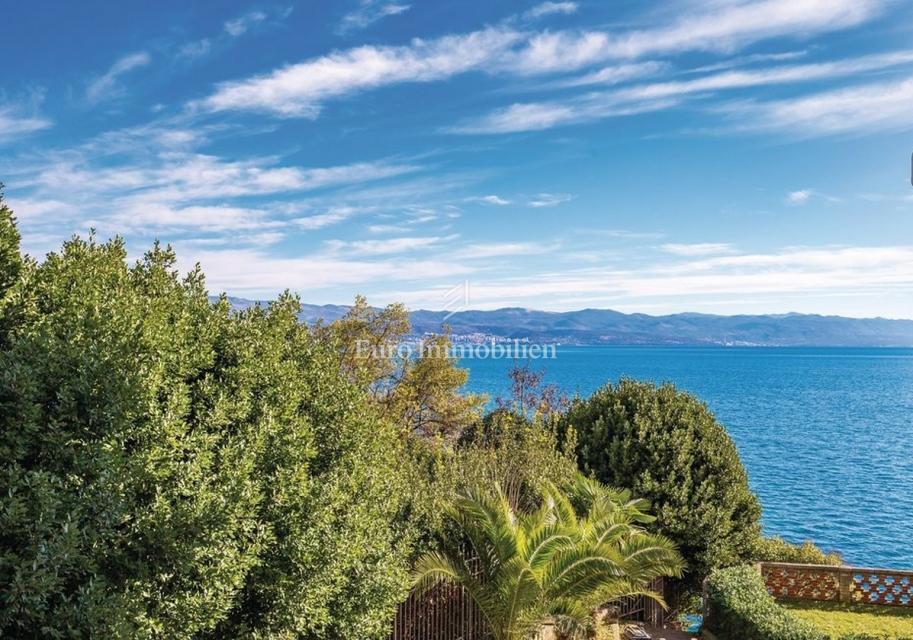 Lovran – stanovanje v zgodovinski vili, 50 m od morja