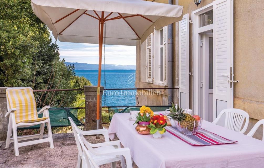 Lovran – stanovanje v zgodovinski vili, 50 m od morja