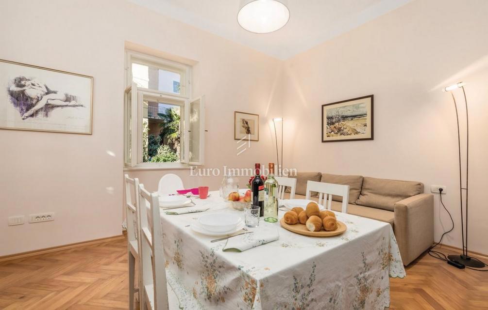 Lovran – stanovanje v zgodovinski vili, 50 m od morja