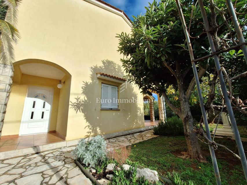 Hiša 200 metrov od morja, Malinska!