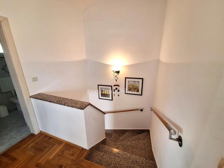 Hiša 200 metrov od morja, Malinska!