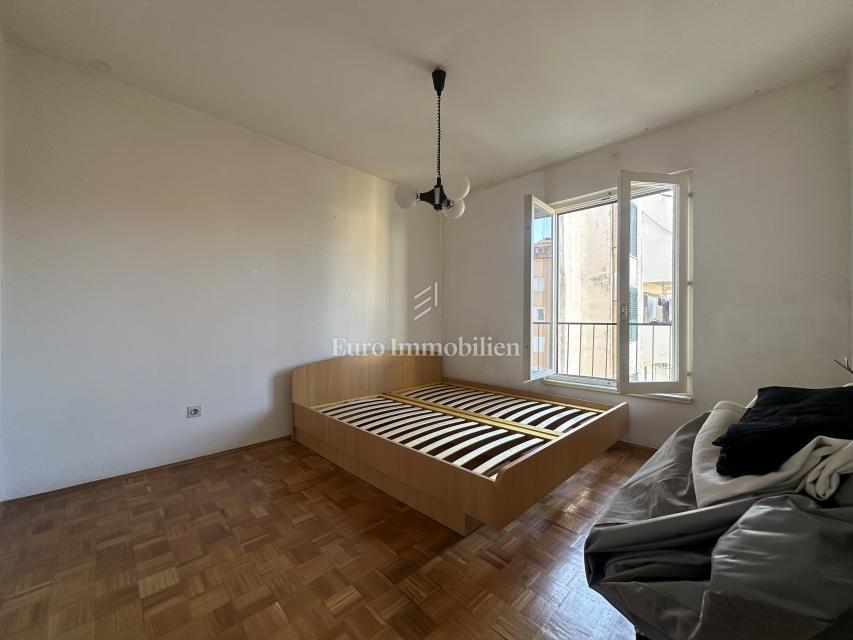 Dvosobno stanovanje v stanovanjski četrti Makarske