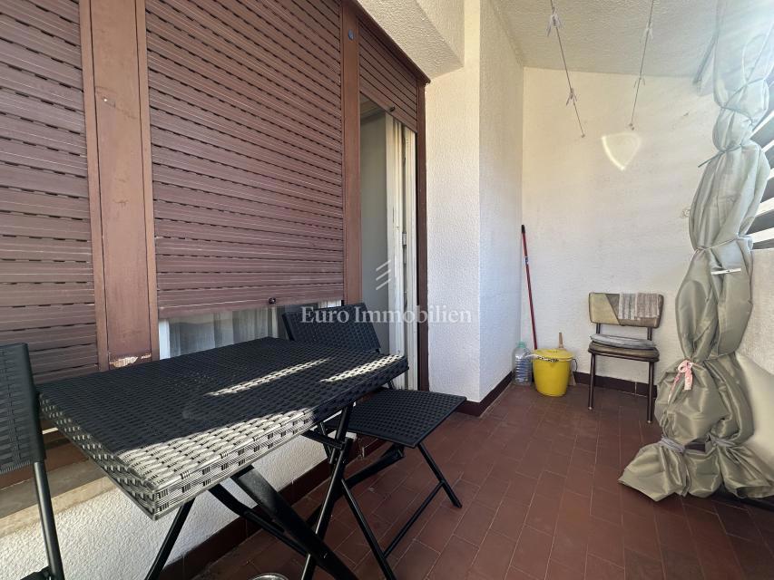 Dvosobno stanovanje v stanovanjski četrti Makarske