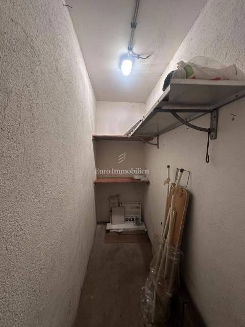 Dvosobno stanovanje v stanovanjski četrti Makarske