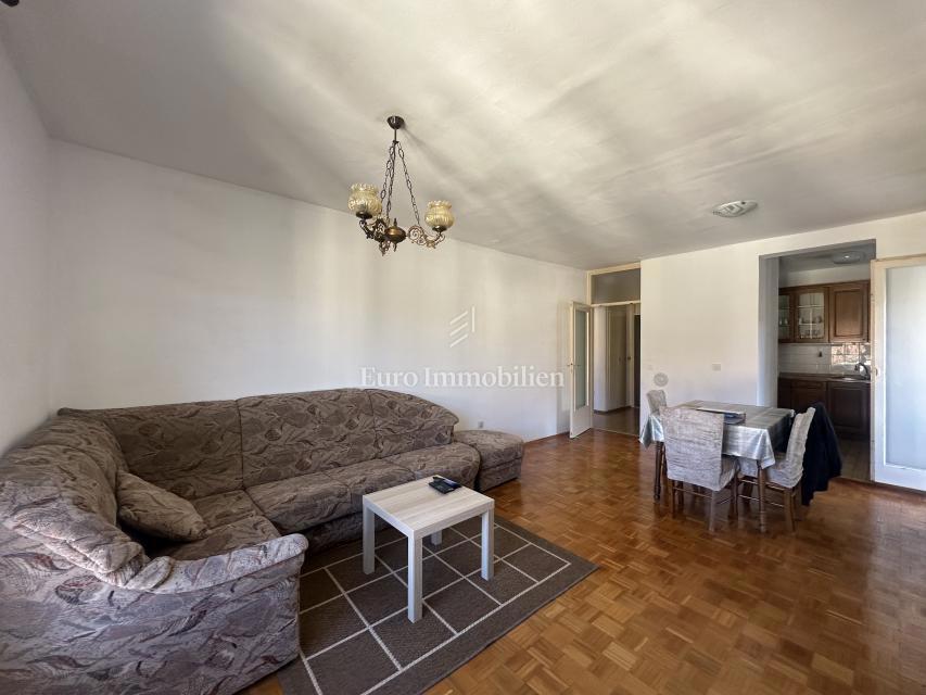 Dvosobno stanovanje v stanovanjski četrti Makarske