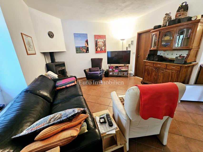 Hiša na Krku z velikim vrtom, potencial!