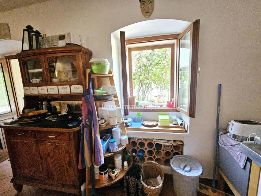 Hiša na Krku z velikim vrtom, potencial!