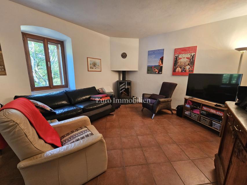 Hiša na Krku z velikim vrtom, potencial!