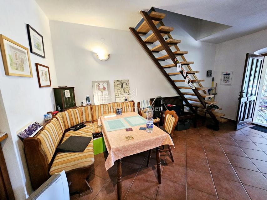 Hiša na Krku z velikim vrtom, potencial!