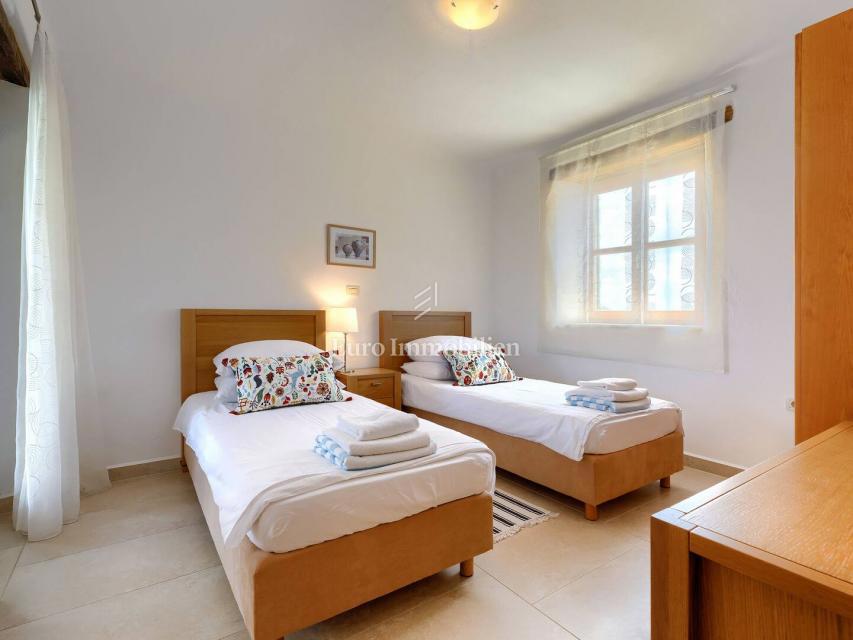 Kamna hiša z bazenom in prostornim vrtom, Buje