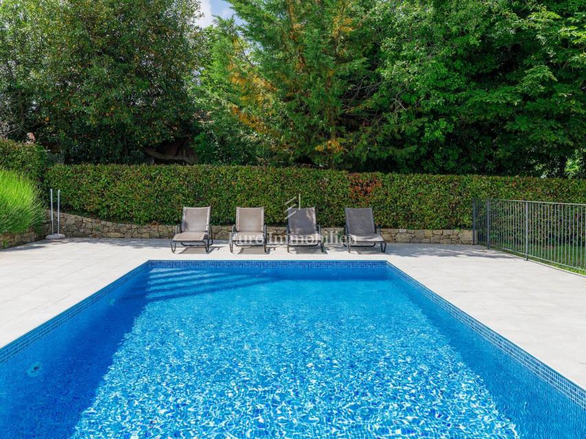 Kamna hiša z bazenom in prostornim vrtom, Buje