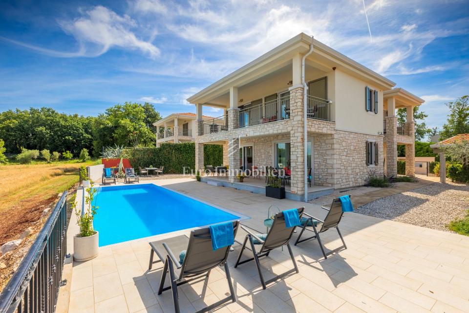 Mediteranska hiša z pogledom na morje