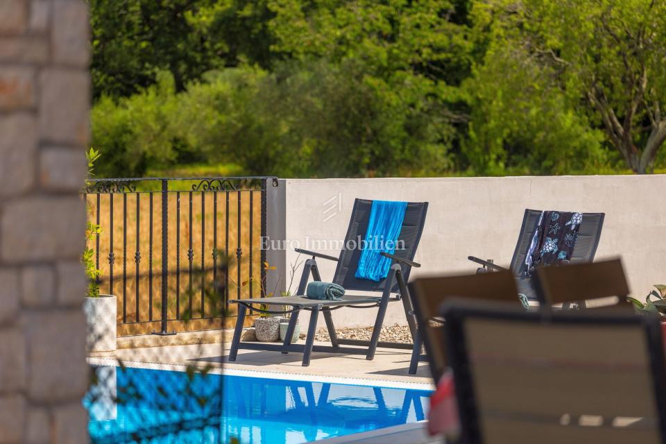 Mediteranska hiša z pogledom na morje