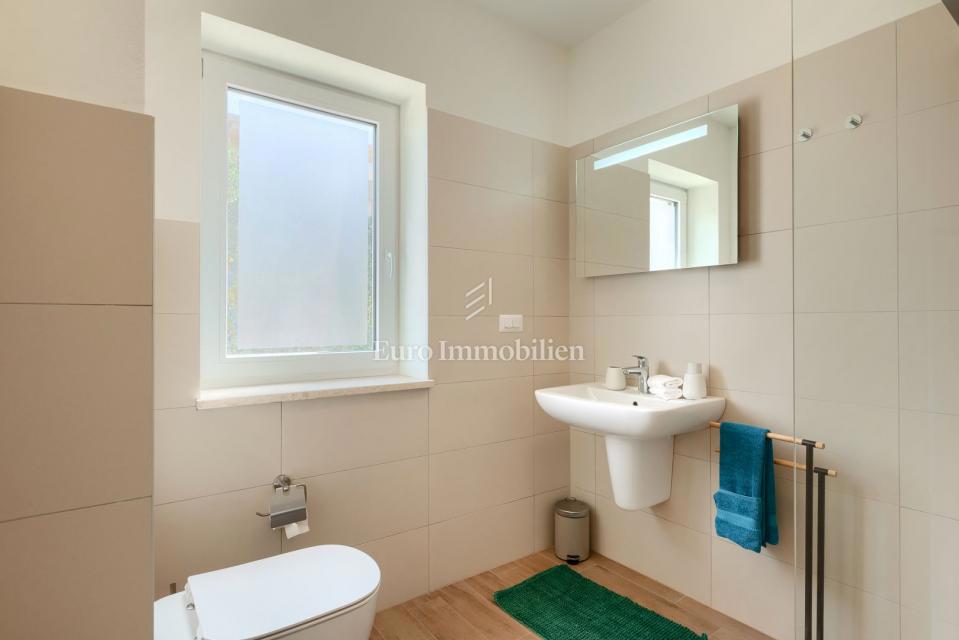 Mediteranska hiša z pogledom na morje