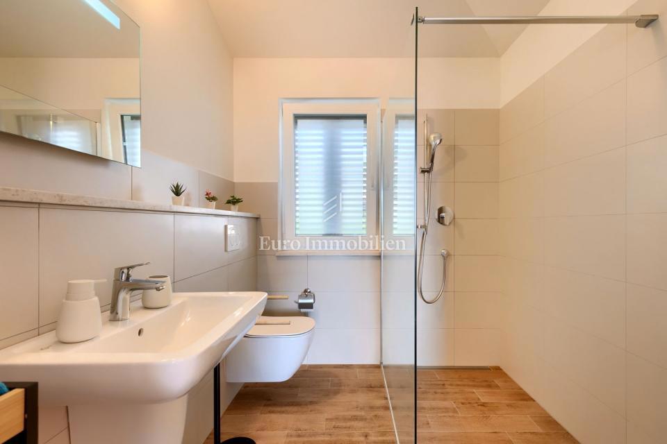 Mediteranska hiša z pogledom na morje