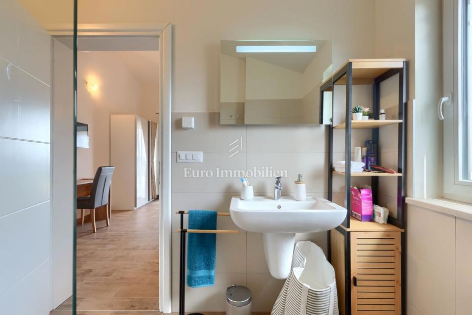 Mediteranska hiša z pogledom na morje