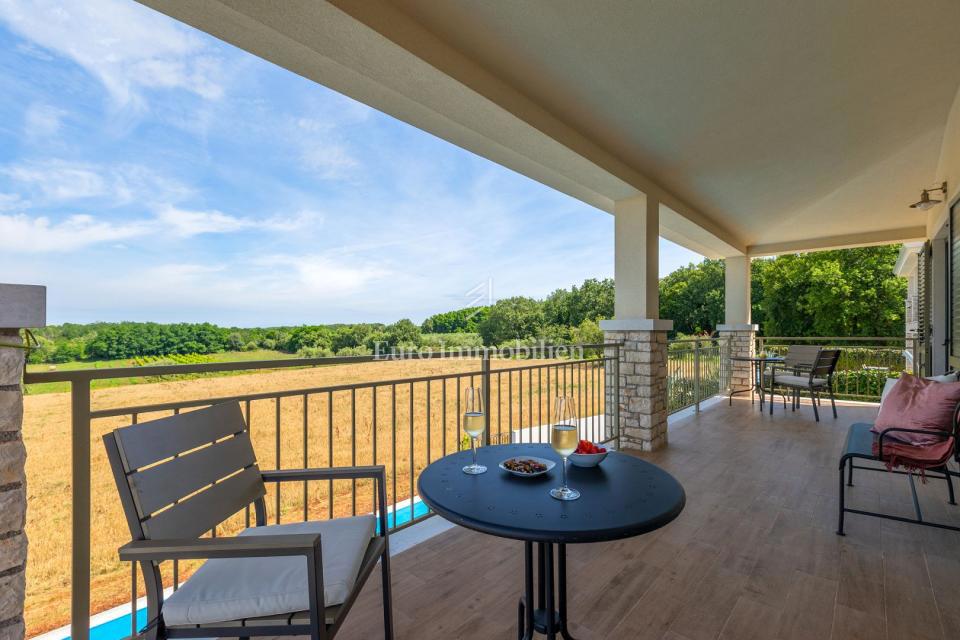 Mediteranska hiša z pogledom na morje