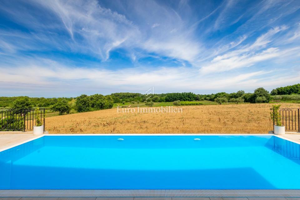 Mediteranska hiša z pogledom na morje